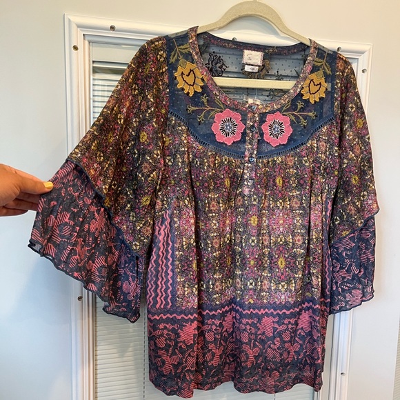 Anthropologie Tops - NWT Anthropologie Cuitadella top size Large; lace overlay embroidered flowers